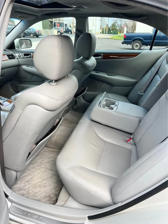 2005 Lexus ES 4th Gen - Image 9 of 11