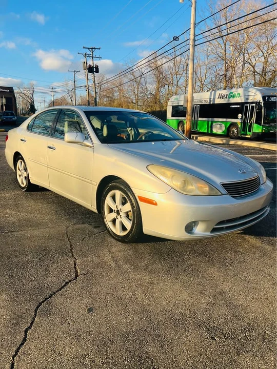 2005 Lexus ES 4th Gen - Image 2 of 15