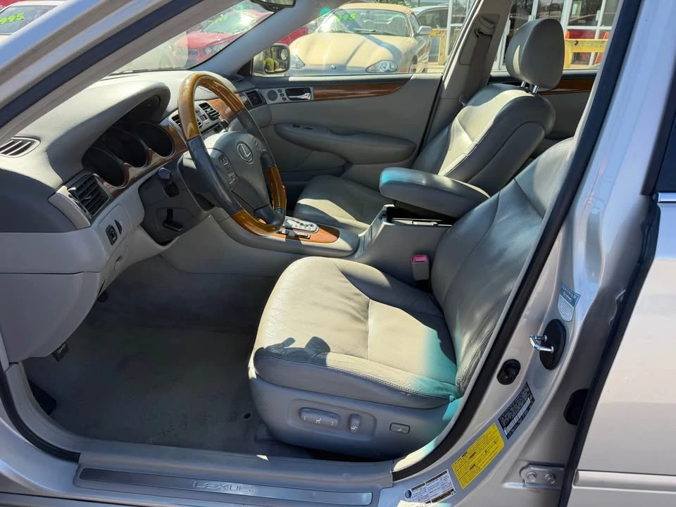 2005 Lexus ES 4th Gen - Image 11 of 20