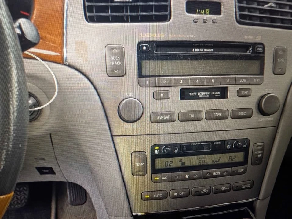 2005 Lexus ES 4th Gen - Image 9 of 19