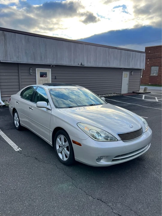 2005 Lexus ES 4th Gen - Image 2 of 11