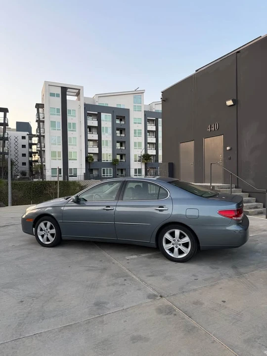 2005 Lexus ES 4th Gen - Image 2 of 14