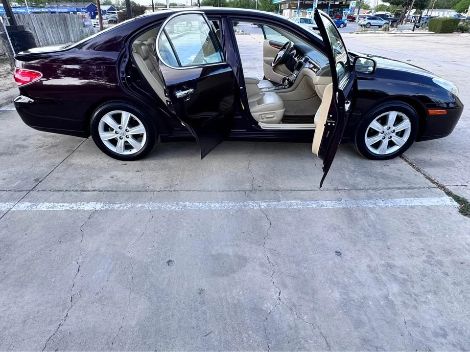 2005 Lexus ES 4th Gen - Image 15 of 20