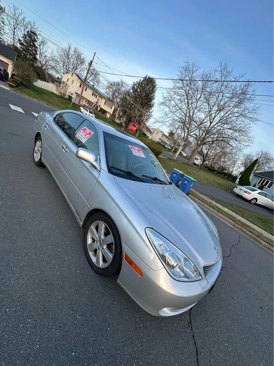 2005 Lexus ES 4th Gen - Image 2 of 14