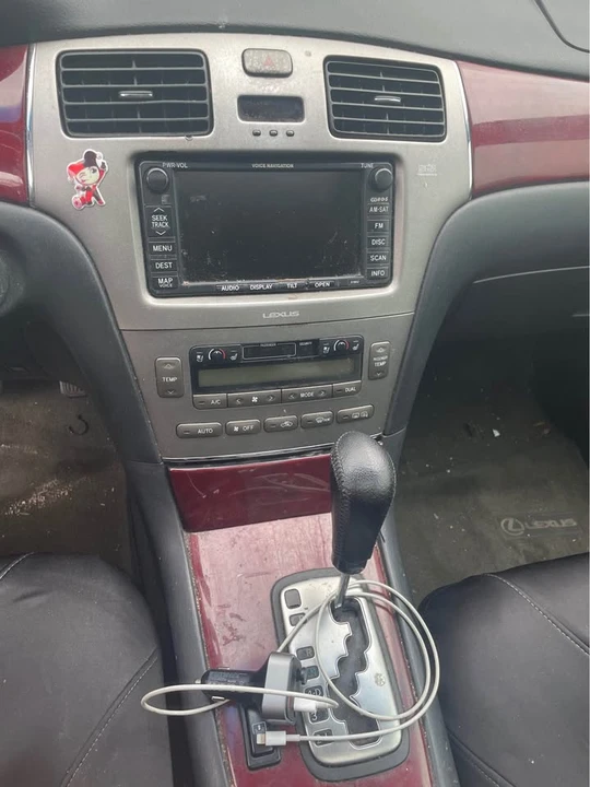 2005 Lexus ES 4th Gen - Image 4 of 10