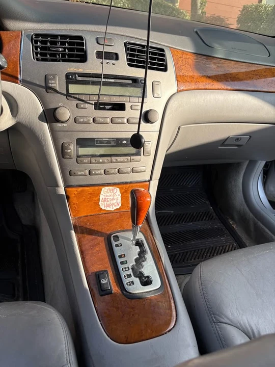 2005 Lexus ES 4th Gen - Image 5 of 9