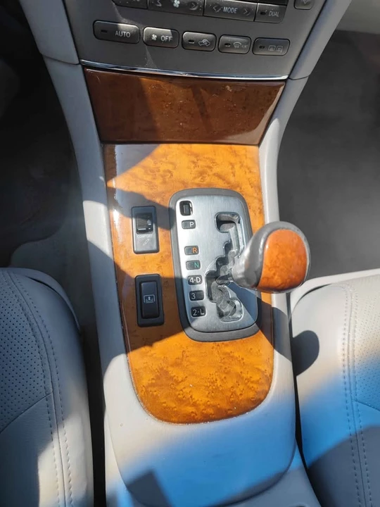 2005 Lexus ES 4th Gen - Image 13 of 15