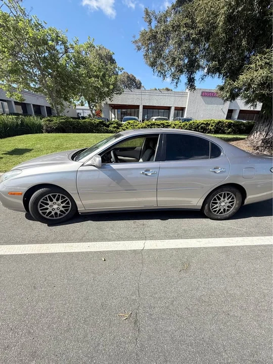 2005 Lexus ES 4th Gen - Image 8 of 16