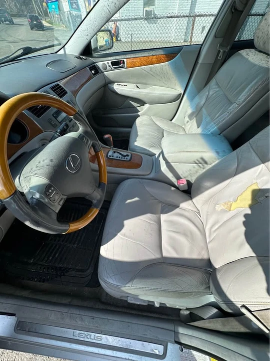 2005 Lexus ES 4th Gen - Image 12 of 14