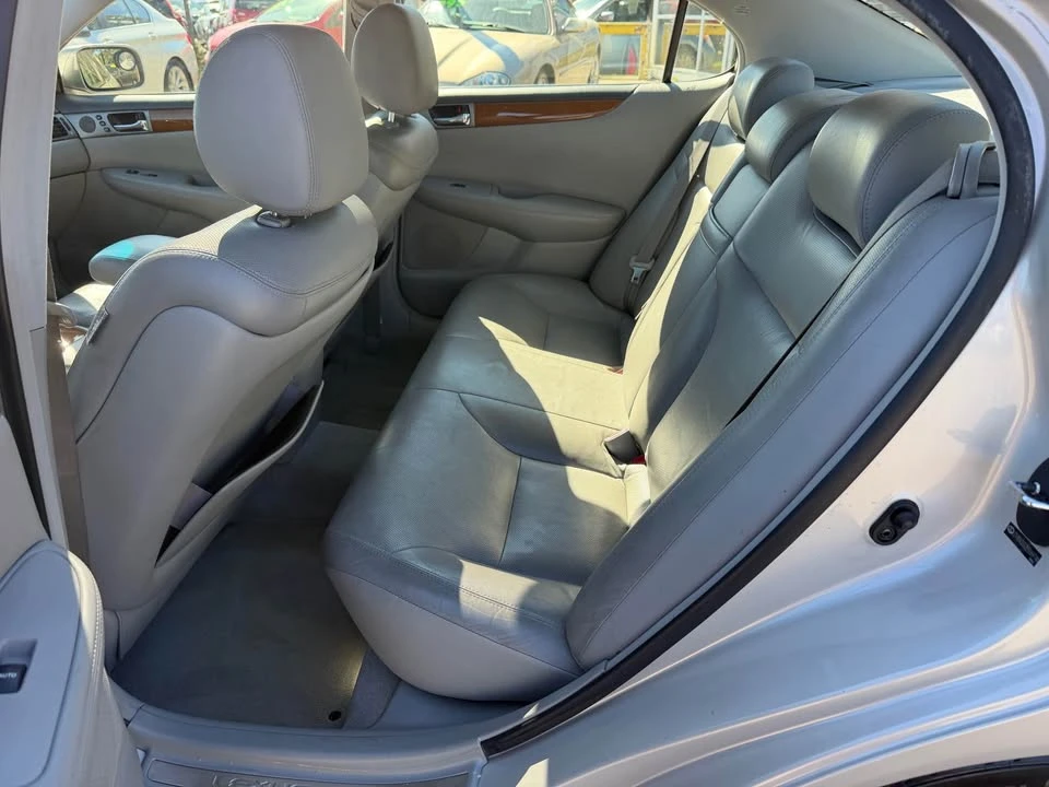2005 Lexus ES 4th Gen - Image 14 of 20