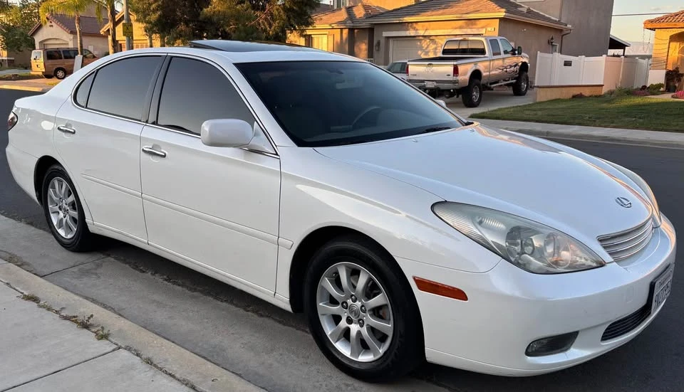 2005 Lexus ES 4th Gen - Image 3 of 10