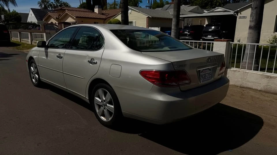 2005 Lexus ES 4th Gen - Image 5 of 10
