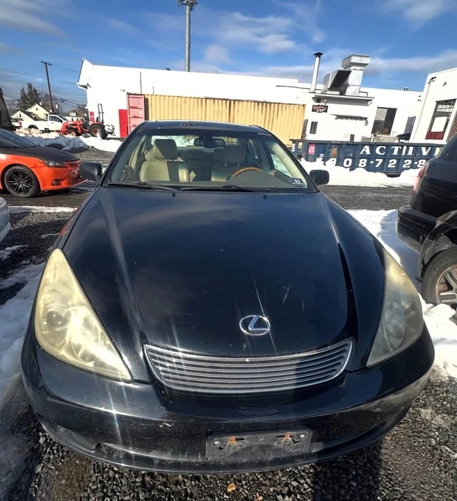 2005 Lexus ES 4th Gen - Image 2 of 10
