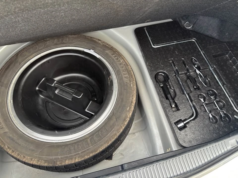 2005 Lexus ES 4th Gen - Image 12 of 17