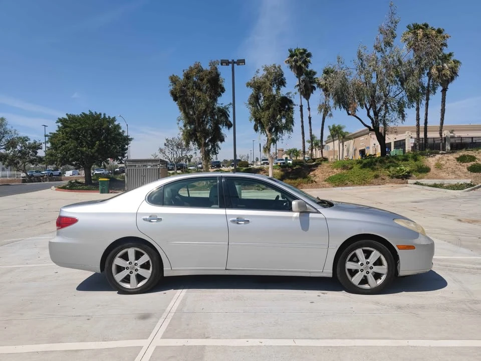 2005 Lexus ES 4th Gen - Image 2 of 15