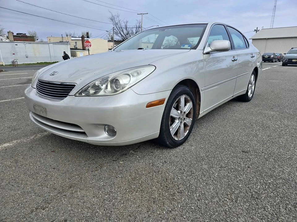 2005 Lexus ES 4th Gen - Image 2 of 17