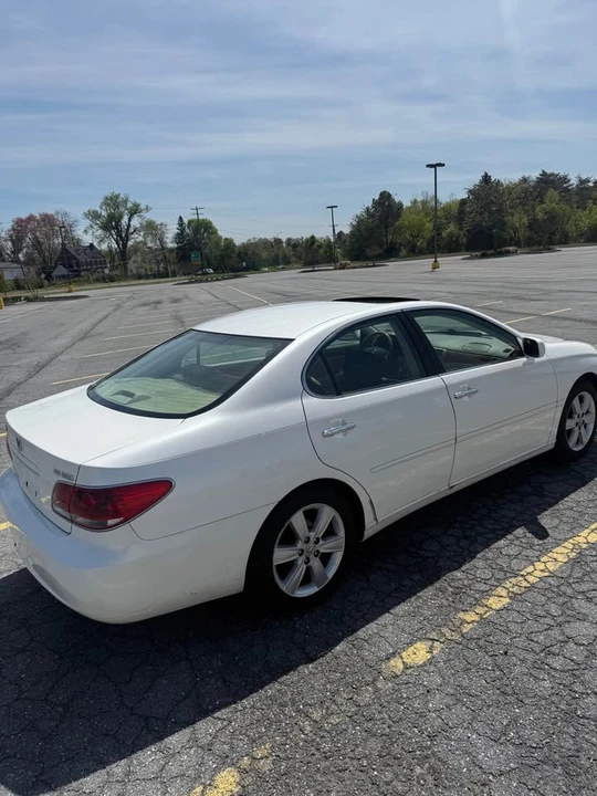 2005 Lexus ES 4th Gen - Image 2 of 8