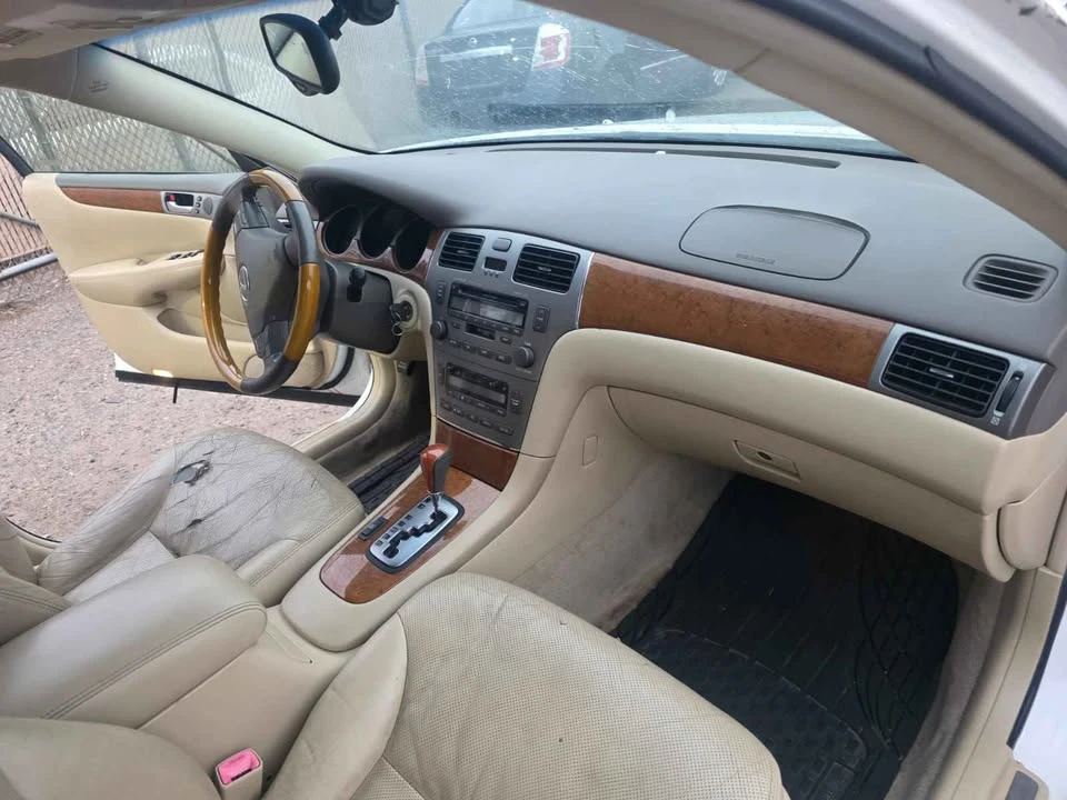 2005 Lexus ES 4th Gen - Image 10 of 16
