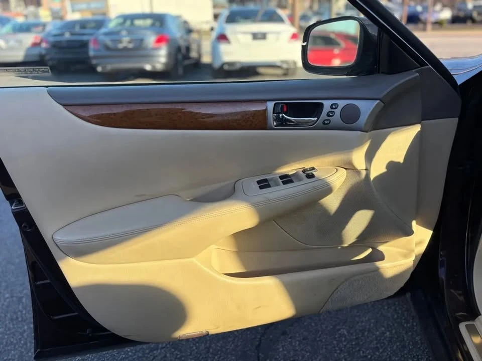 2005 Lexus ES 4th Gen - Image 10 of 20