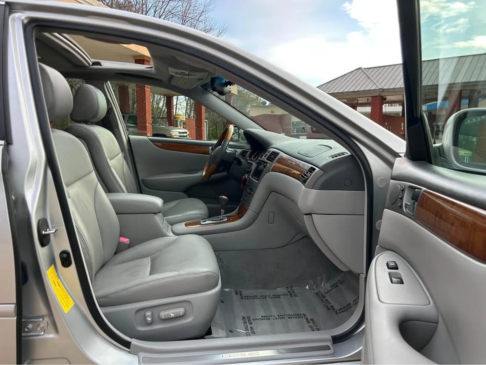 2005 Lexus ES 4th Gen - Image 16 of 20