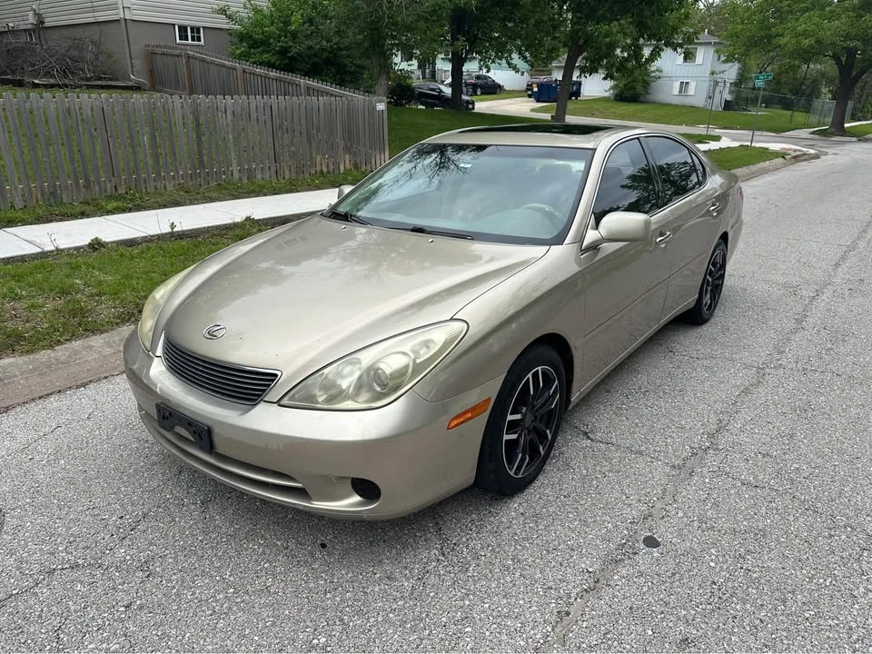 2005 Lexus ES 4th Gen - Image 3 of 18