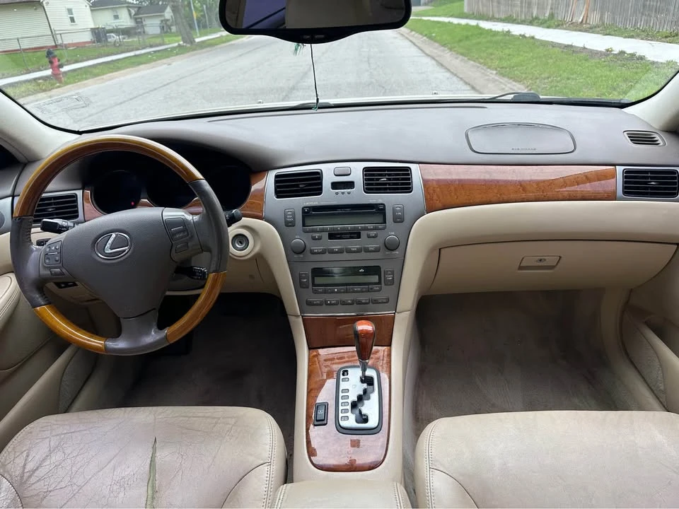 2005 Lexus ES 4th Gen - Image 11 of 19