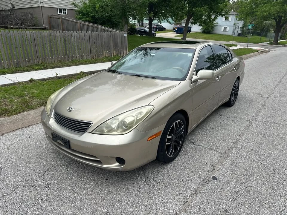2005 Lexus ES 4th Gen - Image 2 of 19