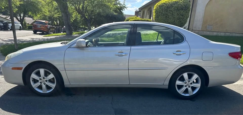 2005 Lexus ES 4th Gen - Image 3 of 10