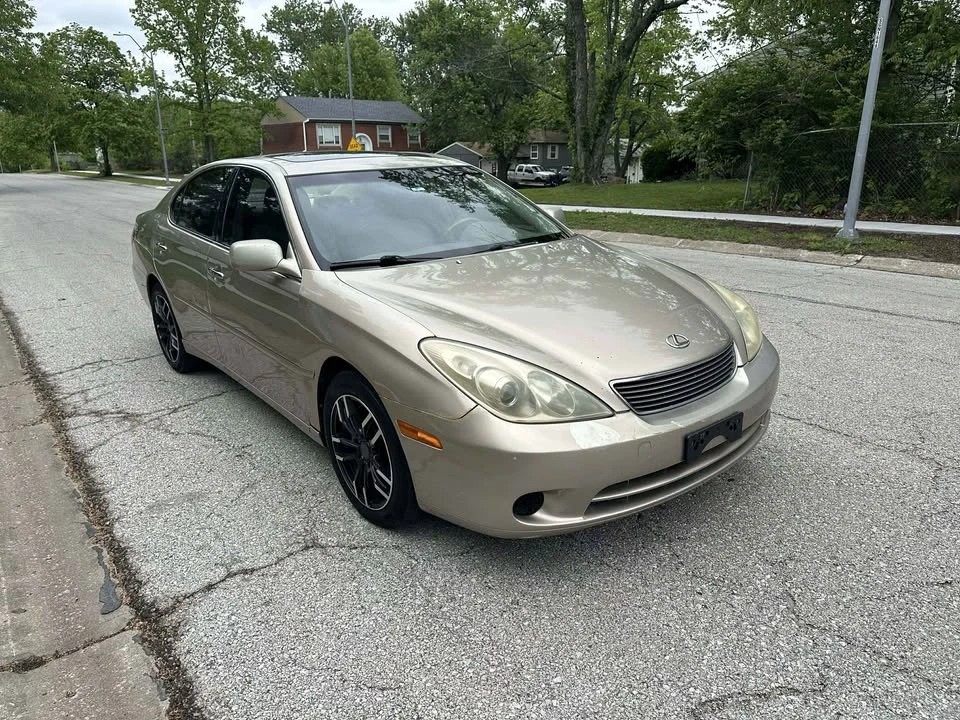 2005 Lexus ES 4th Gen - Image 16 of 17