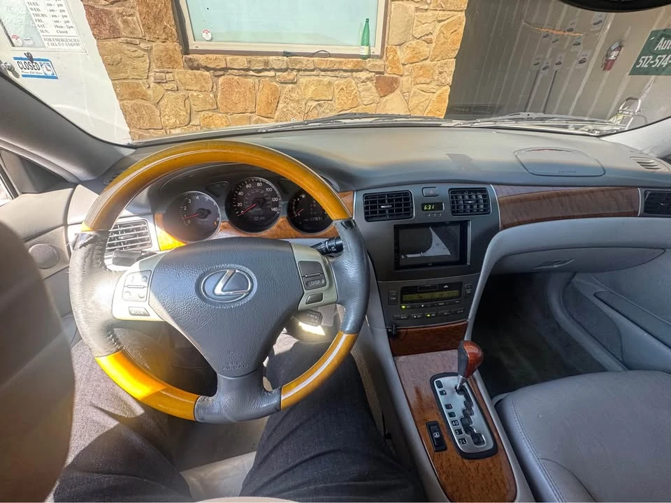 2005 Lexus ES 4th Gen - Image 9 of 13