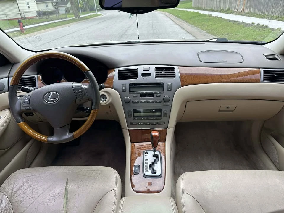 2005 Lexus ES 4th Gen - Image 12 of 17