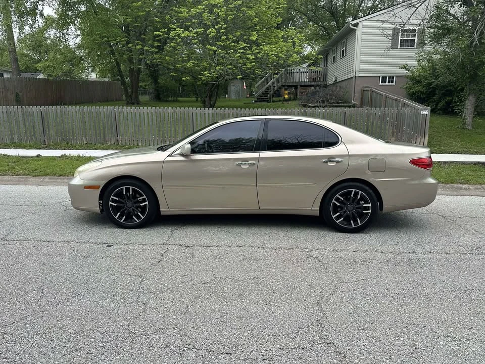 2005 Lexus ES 4th Gen - Image 4 of 17