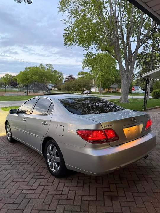 2005 Lexus ES 4th Gen - Image 16 of 19