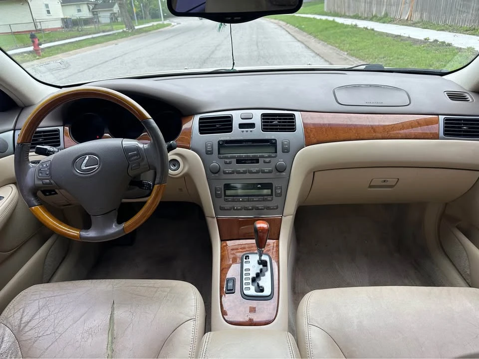 2005 Lexus ES 4th Gen - Image 12 of 18