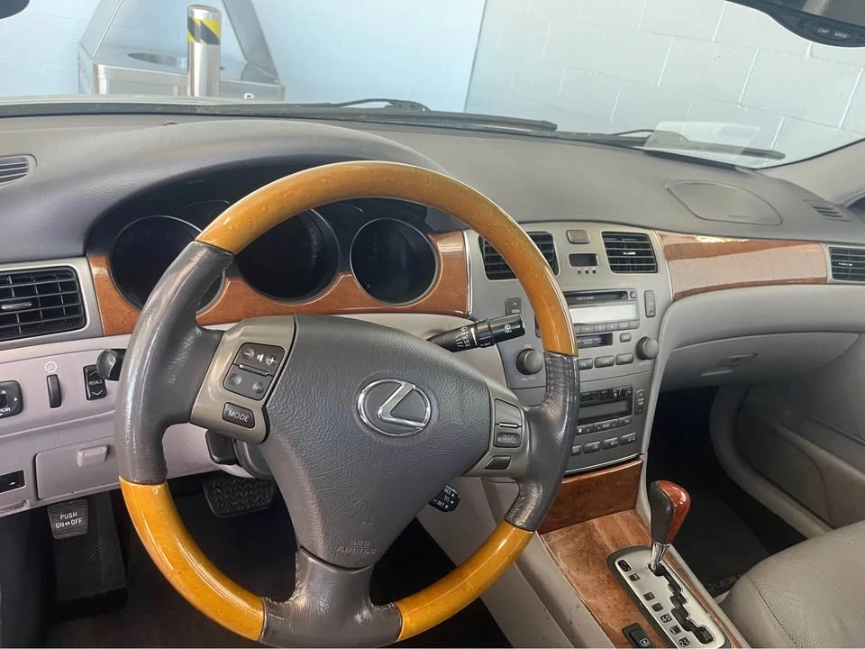 2005 Lexus ES 4th Gen - Image 2 of 3