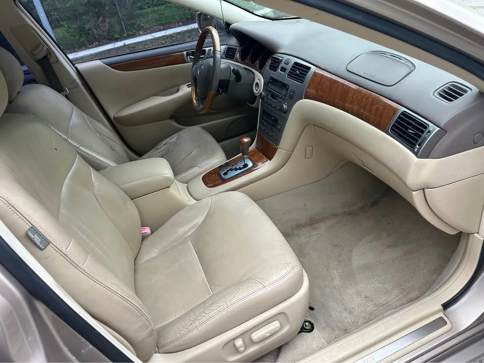 2005 Lexus ES 4th Gen - Image 15 of 20