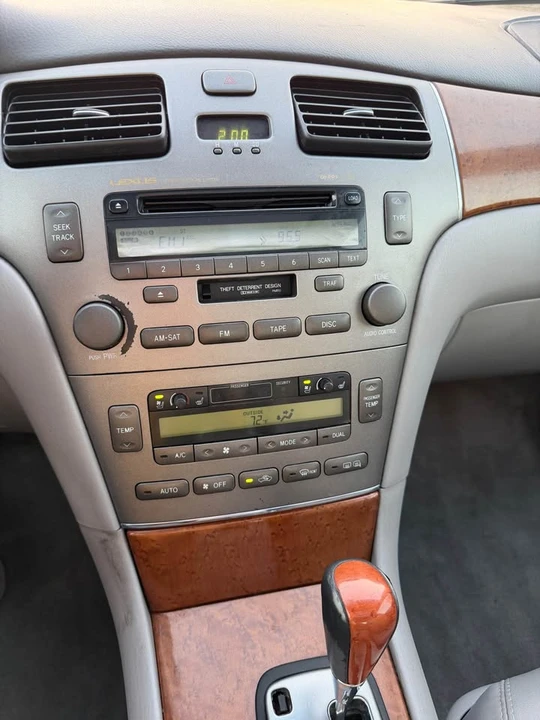 2005 Lexus ES 4th Gen - Image 10 of 15
