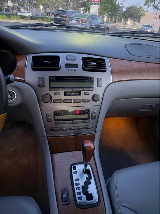 2005 Lexus ES 4th Gen - Image 14 of 15