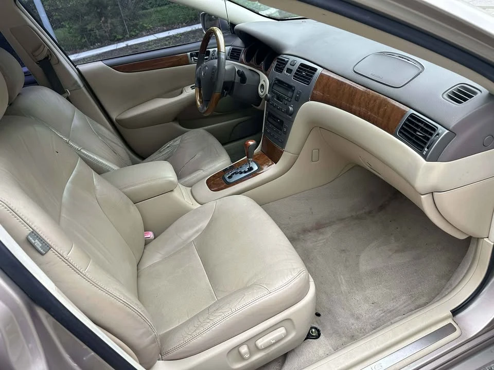 2005 Lexus ES 4th Gen - Image 11 of 17