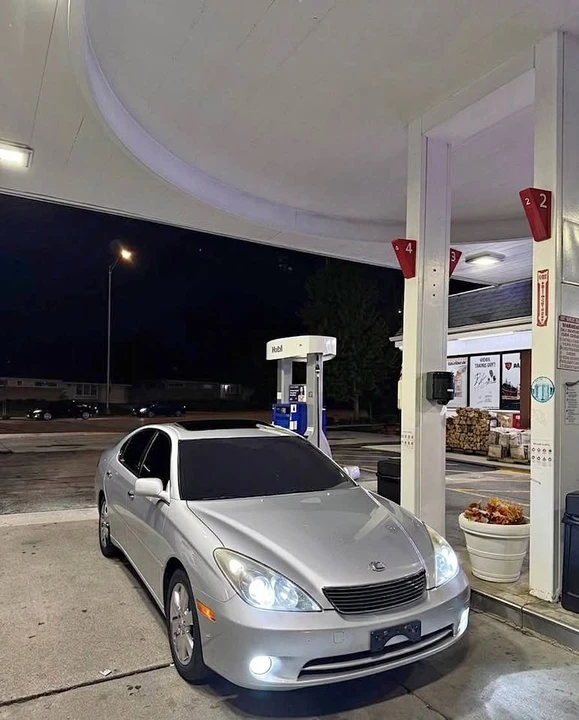 2005 Lexus ES 4th Gen - Image 2 of 19