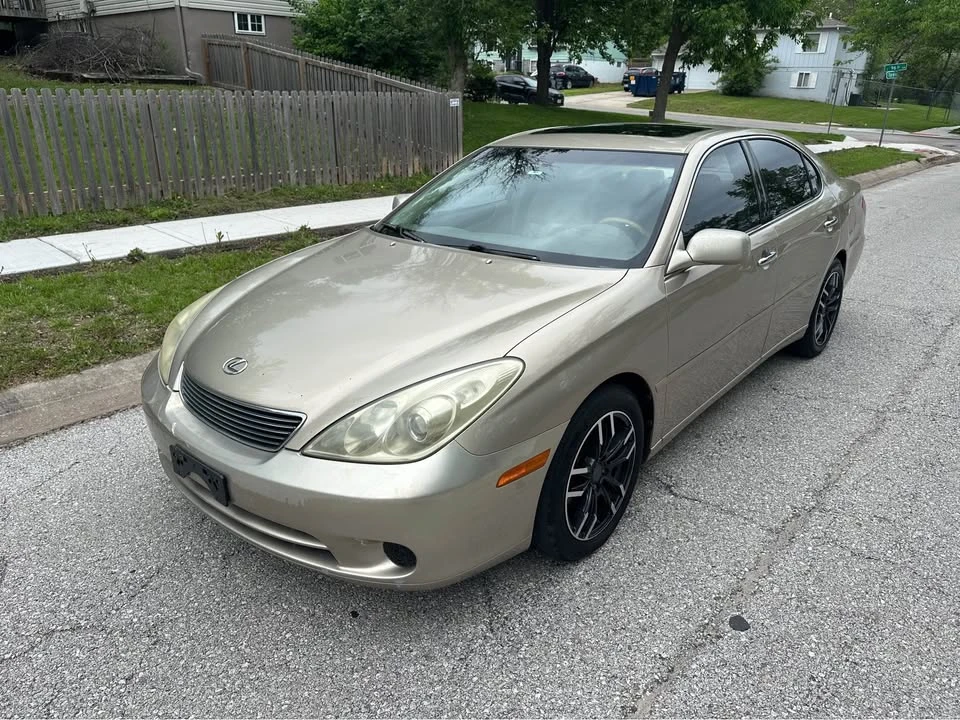 2005 Lexus ES 4th Gen - Image 15 of 17