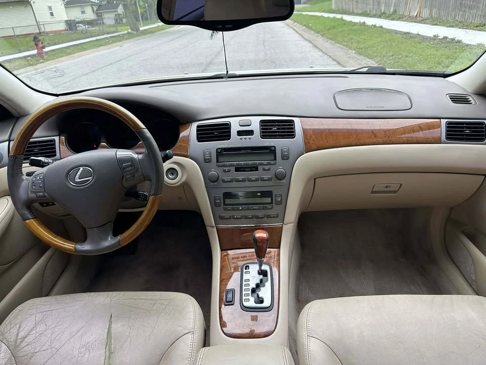 2005 Lexus ES 4th Gen - Image 12 of 17