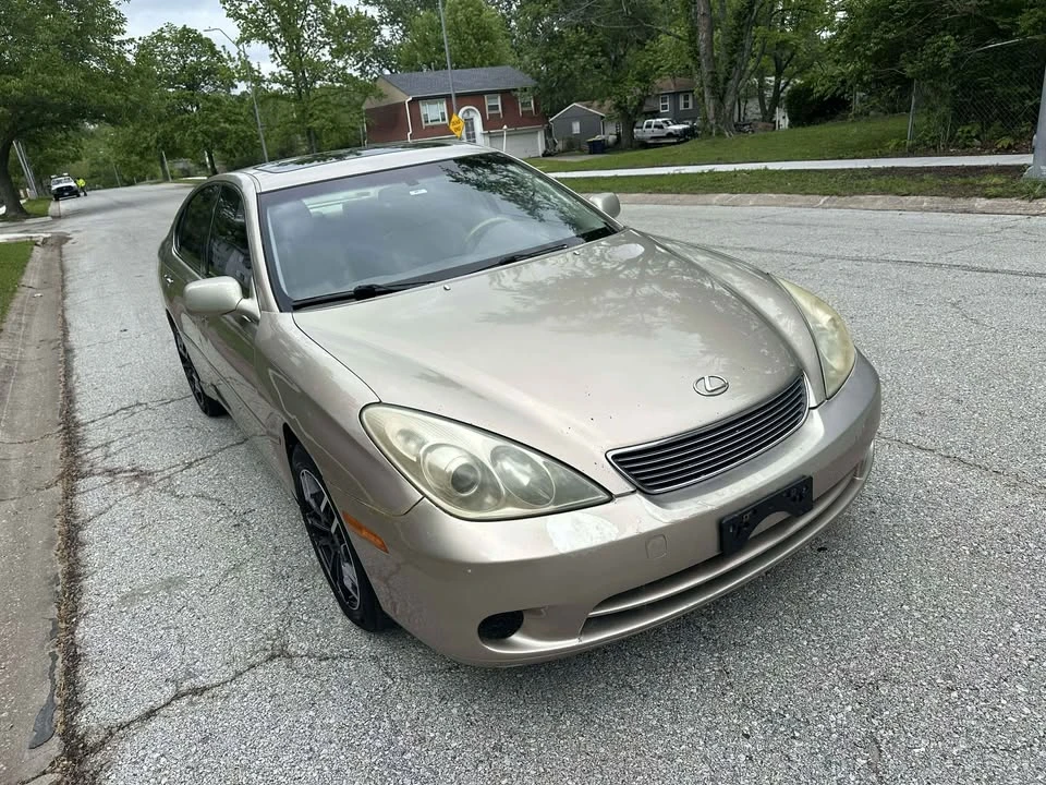 2005 Lexus ES 4th Gen - Image 2 of 17