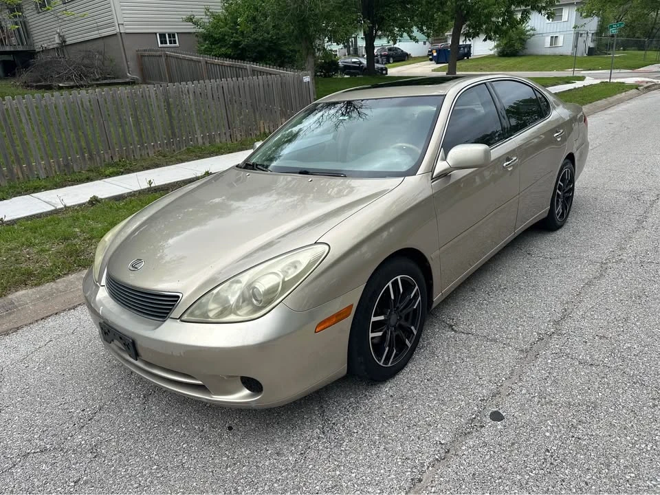 2005 Lexus ES 4th Gen - Image 18 of 18