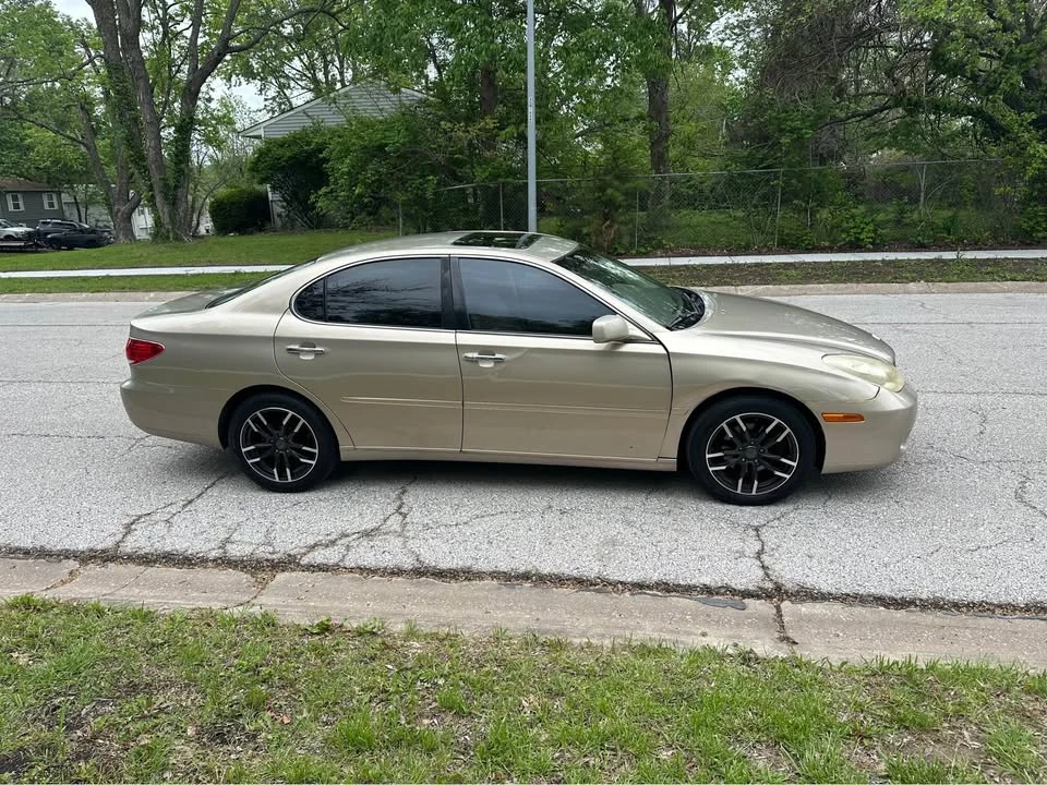 2005 Lexus ES 4th Gen - Image 5 of 18