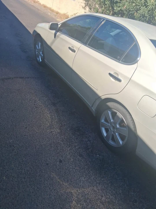 2005 Lexus ES 4th Gen - Image 2 of 4