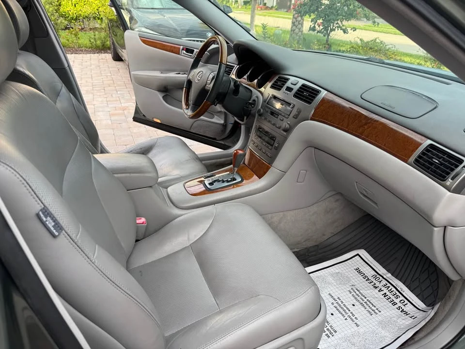 2005 Lexus ES 4th Gen - Image 16 of 20