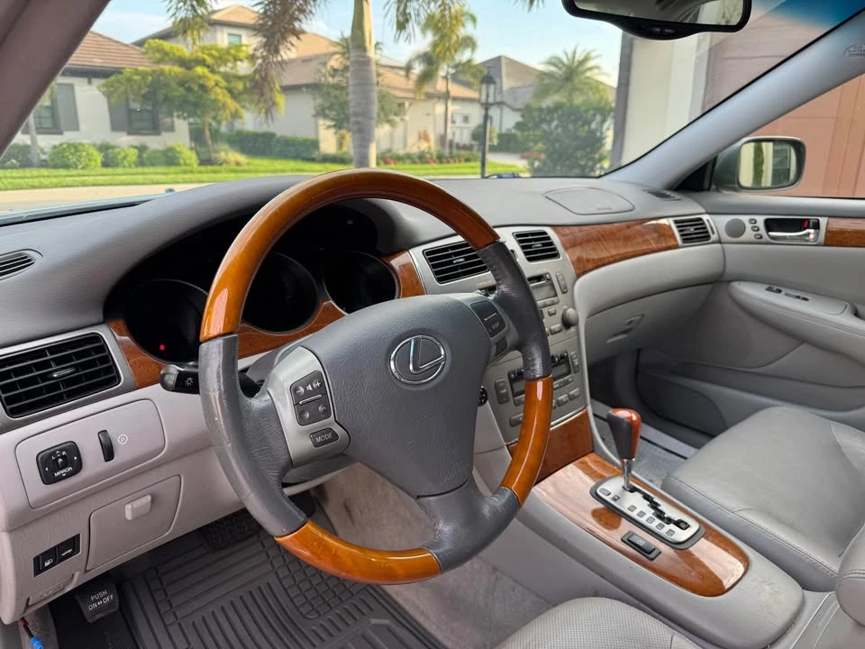 2005 Lexus ES 4th Gen - Image 12 of 20