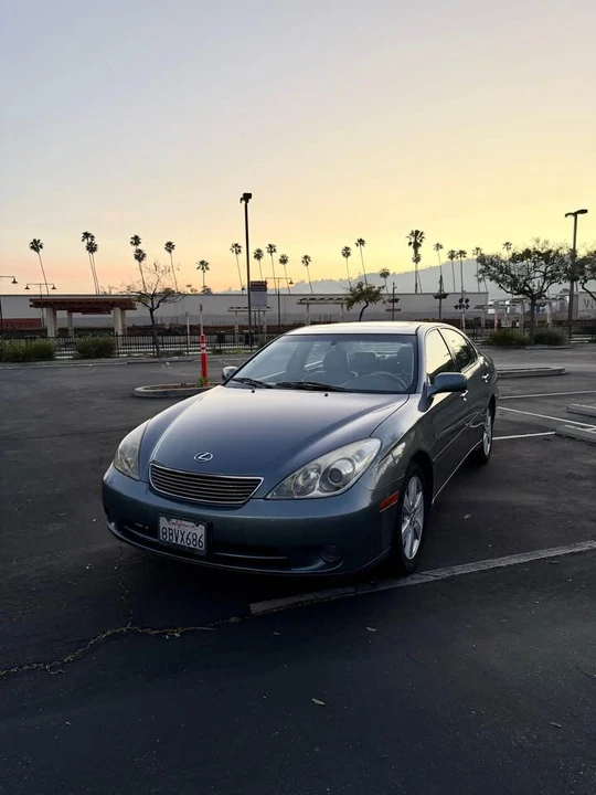 2005 Lexus ES 4th Gen - Image 2 of 14