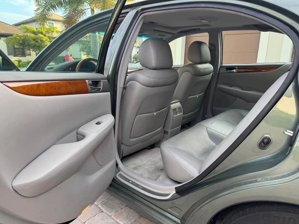 2005 Lexus ES 4th Gen - Image 13 of 20